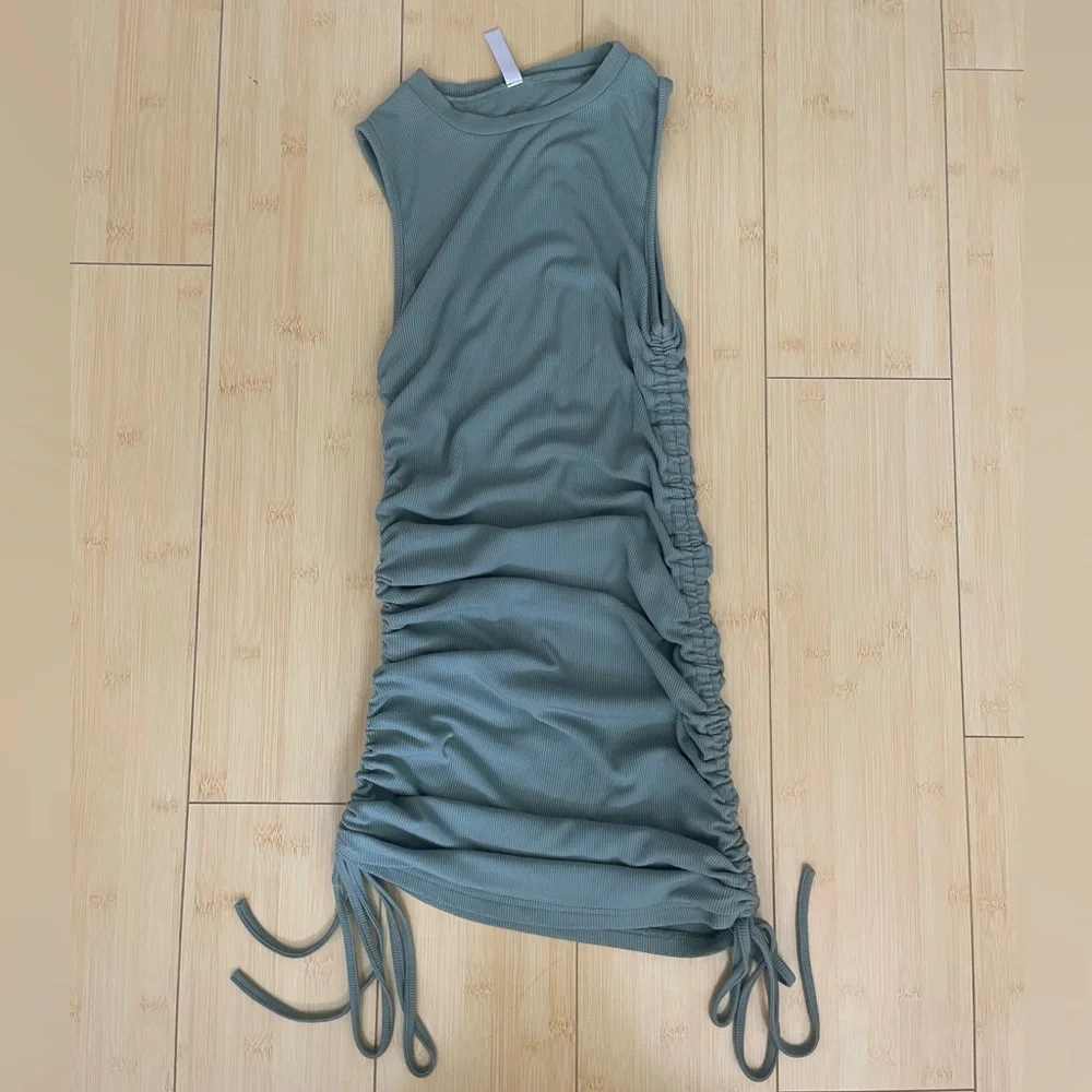 green mini dress - Picture 3 of 4